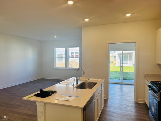 Foto del edificio - 15190 Swallow Fls Wy