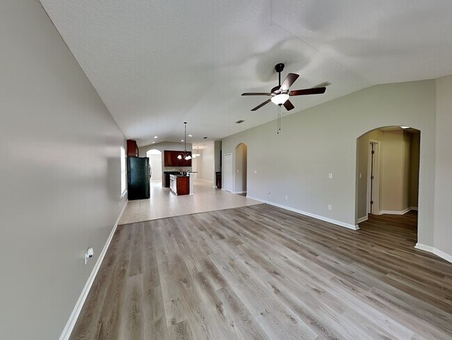 Building Photo - 167 Patriot Ln