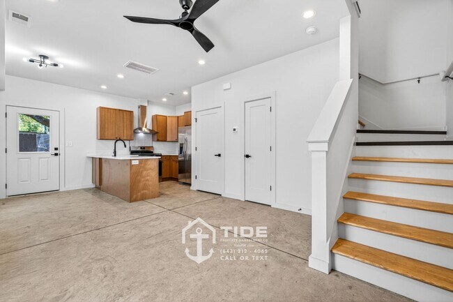 Building Photo - Modern Living Minutes from Park Circle