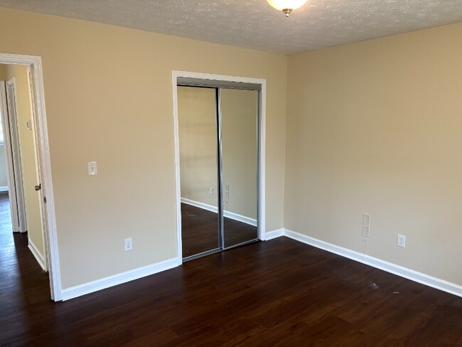 Foto del edificio - 525 Charleston Ln
