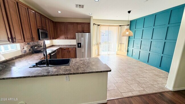 Foto del edificio - 45031 W Woody Rd