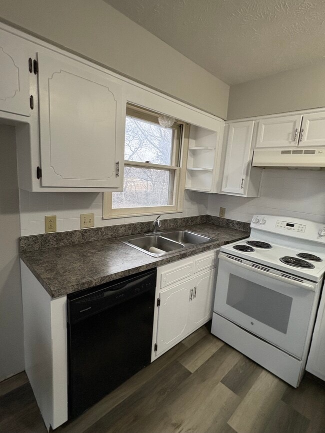 Building Photo - 925 Greeley Ave