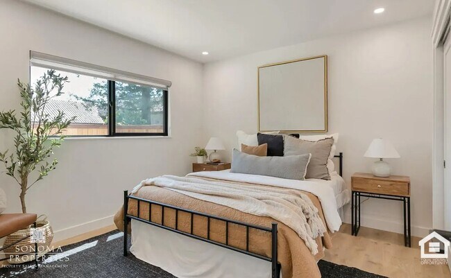 Foto del edificio - ***PRICE REDUCTION*** Modern Downstairs 2-...