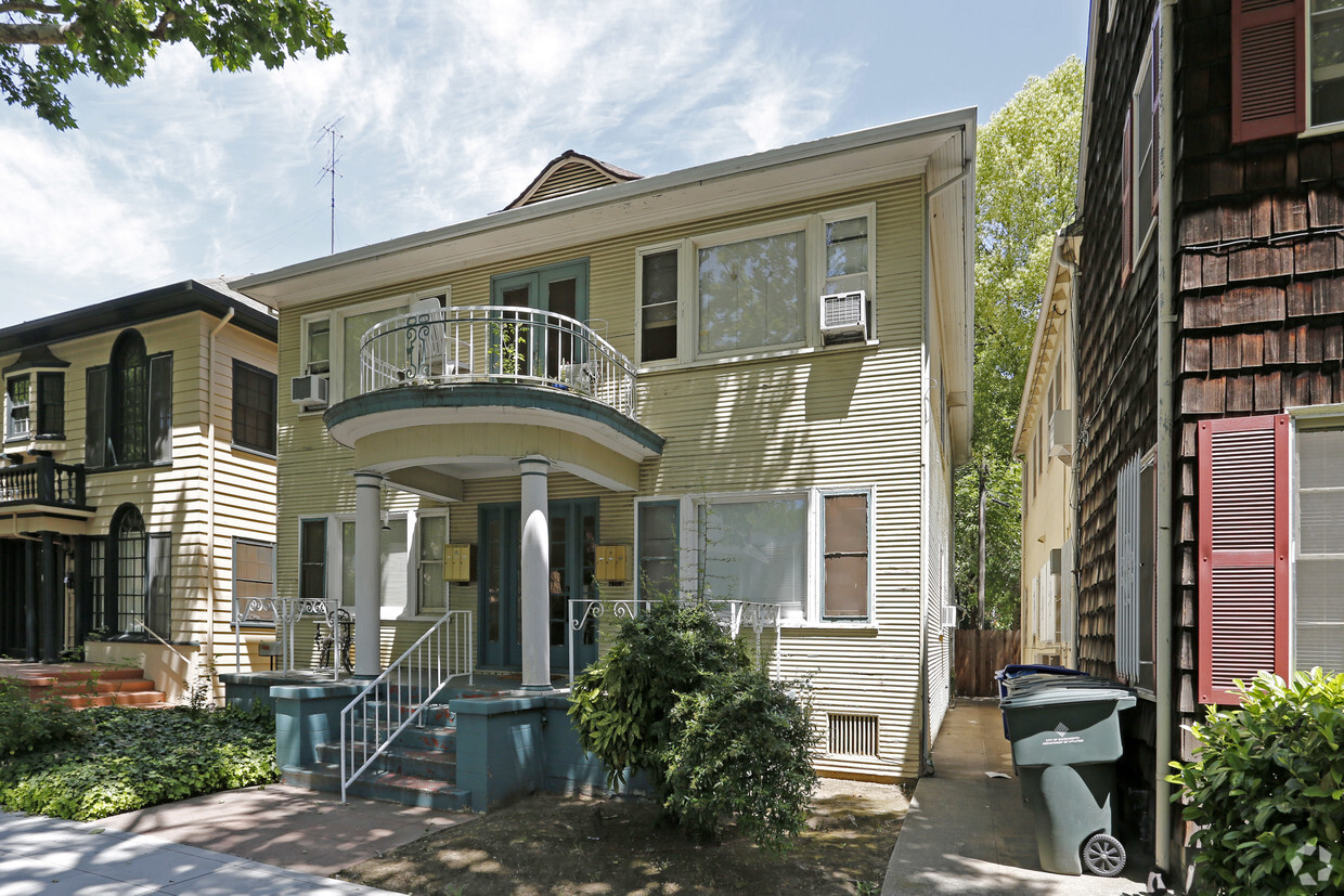 Building Photo - Multi Family (& Sfr)