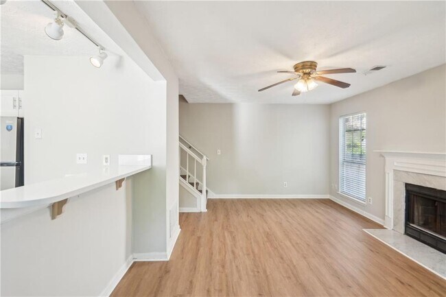 Foto del edificio - 1066 Rock Creek Ln