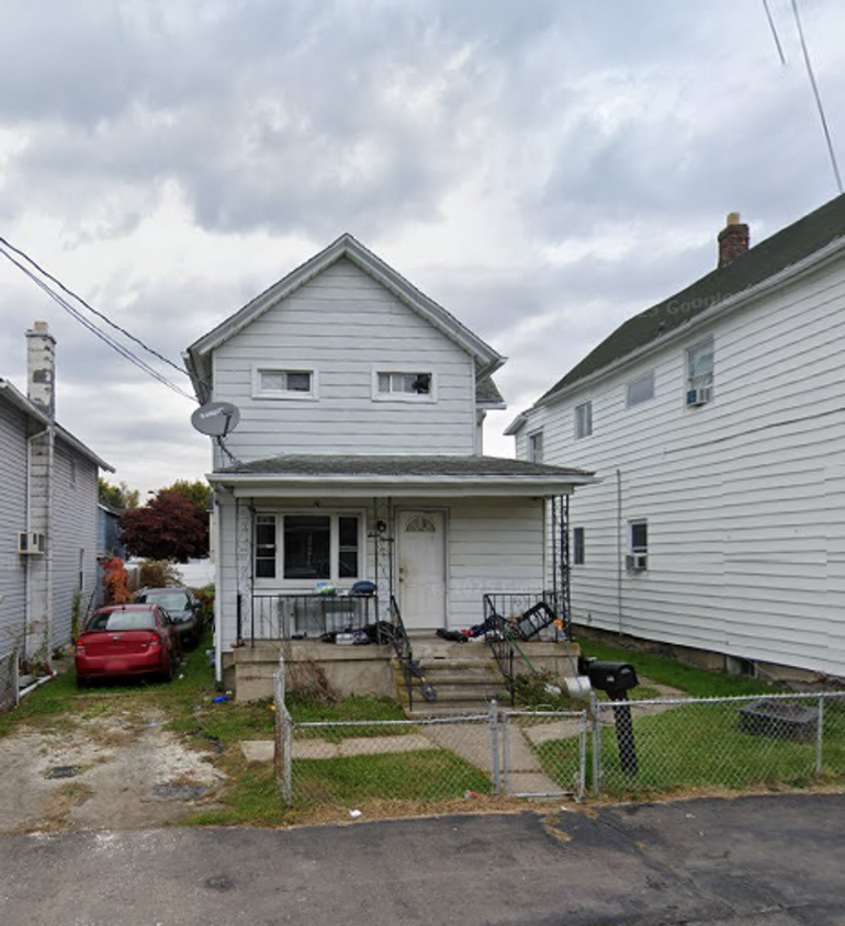 Primary Photo - Newly Renovated 4 Bed/1 Bath Single Family...