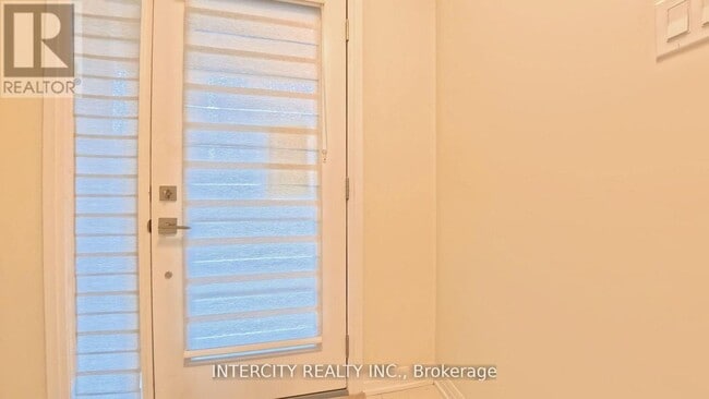 Building Photo - 76 Fieldridge Cres