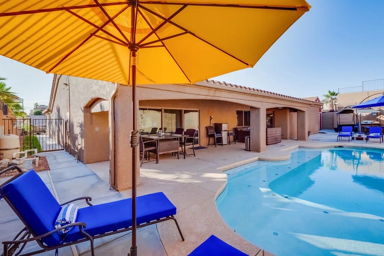 Primary Photo - 1820 Cabana Dr