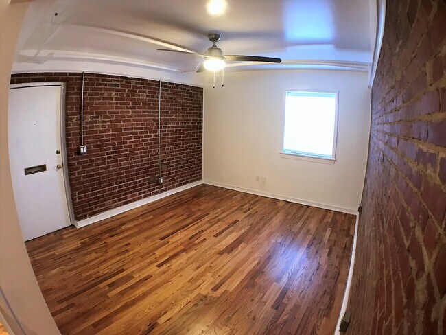 Building Photo - 1522 E 17th St