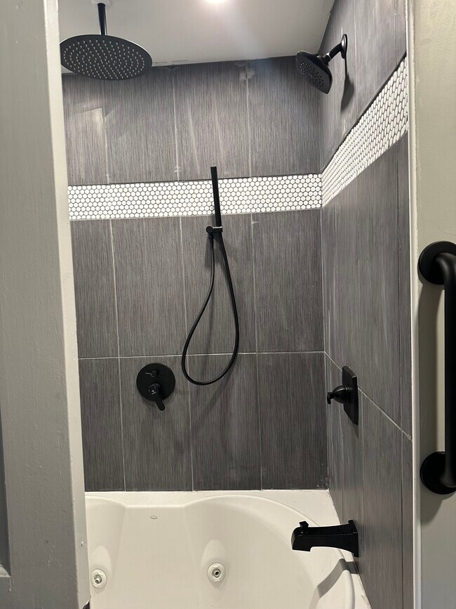 shower - 63 Hall Rd