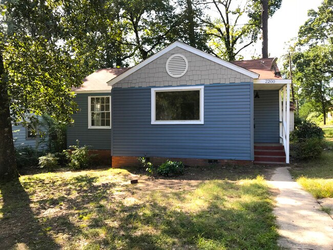 Building Photo - 2200 S Taylor St
