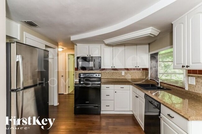 Building Photo - 4125 Woodsville Dr