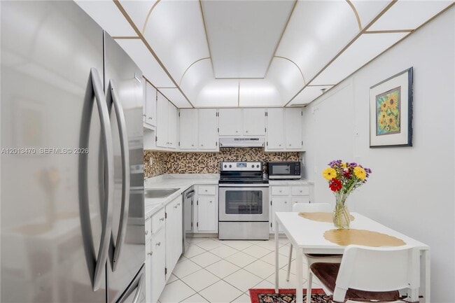 Building Photo - 9511 Collins Ave