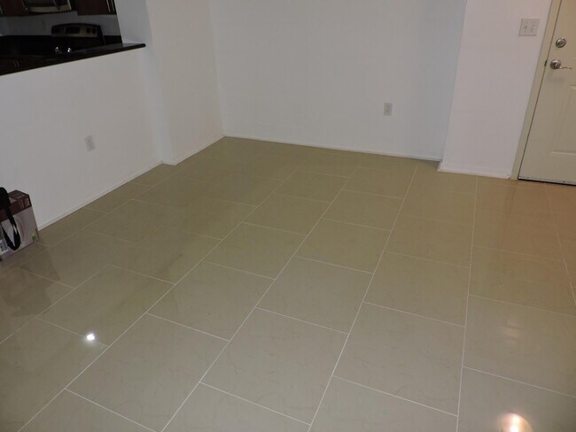 Foto del edificio - 4905 Midtown Ln