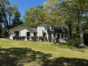 Building Photo - 7040 Glenridge Dr