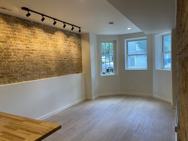 Building Photo - 2210 W Ohio St