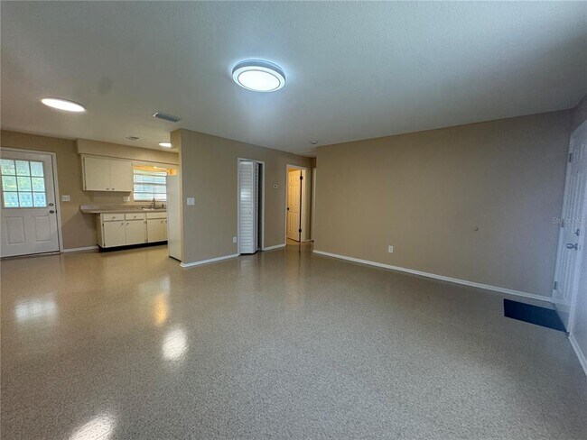 Foto del edificio - 5222 Bogdonoff Dr