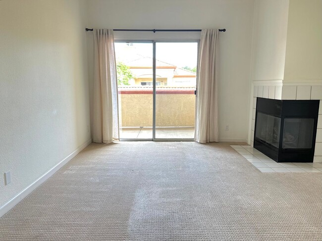 Building Photo - Spacious One Bedroom Condo
