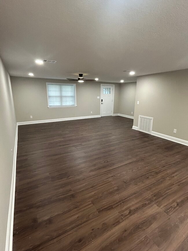 Building Photo - 1305 Tupelo Dr