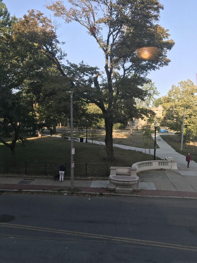 Foto del edificio - 3Br/1Bth, Available Sep. 1, 2026. Great for a rommate students. MUST SEE!!