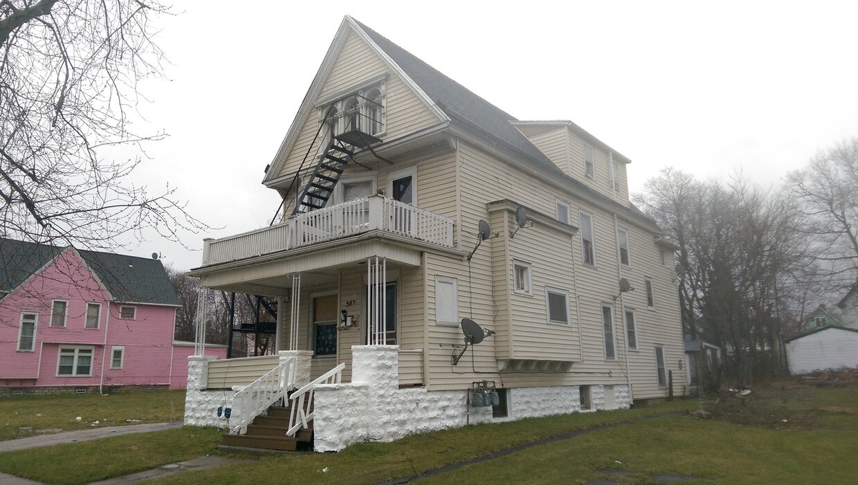 Street View of Property - 547 E Utica St
