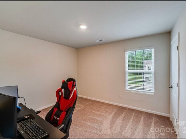 Building Photo - 600 Lamorak Pl