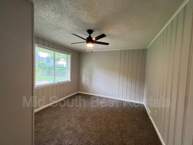 Foto del edificio - 3236 Gaylord Ln