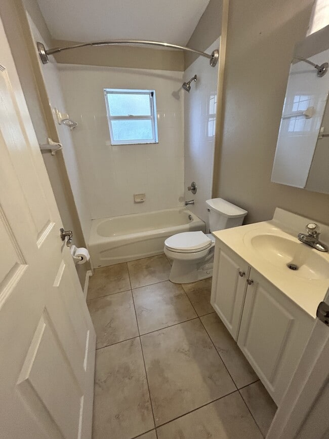 Photo - 16 Greenvale Dr House