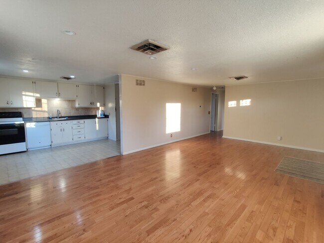 Foto del edificio - 1011 Elm Ave