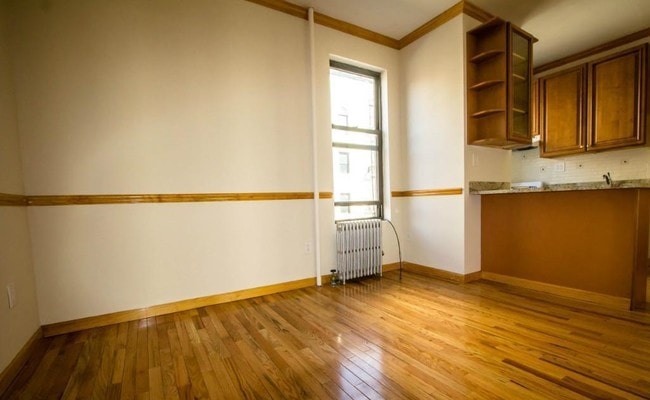 Building Photo - 510 E 84th St