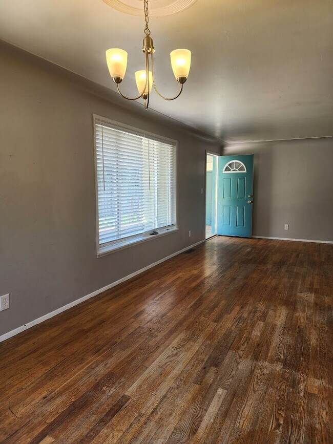 Foto del edificio - Long Realty & Property Management - 3 Bedr...