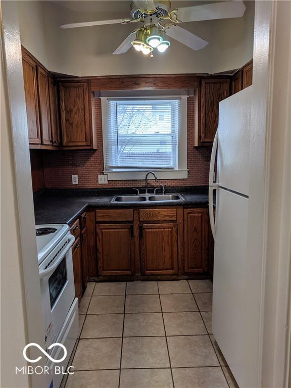 Foto del edificio - 2310 N Kenwood Ave