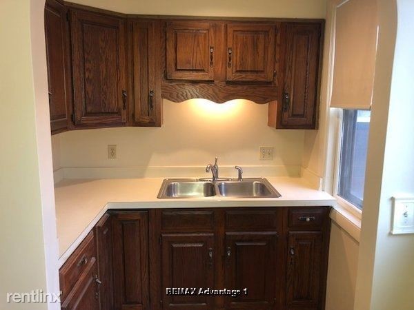 Foto del edificio - 3 br, 1 bath Apartment - 996 Pleasant St