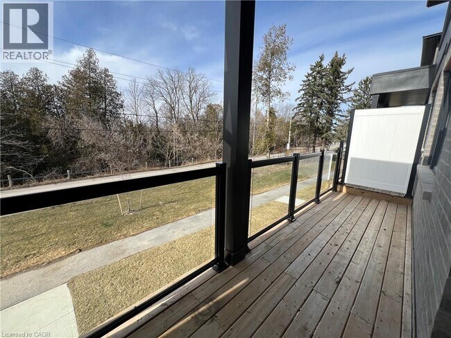 Photo du bâtiment - 350 River Rd