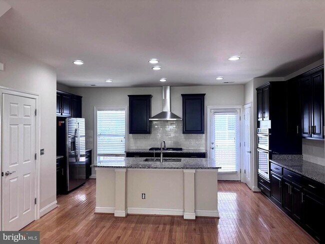 Foto del edificio - 3083 Waterloo Ln