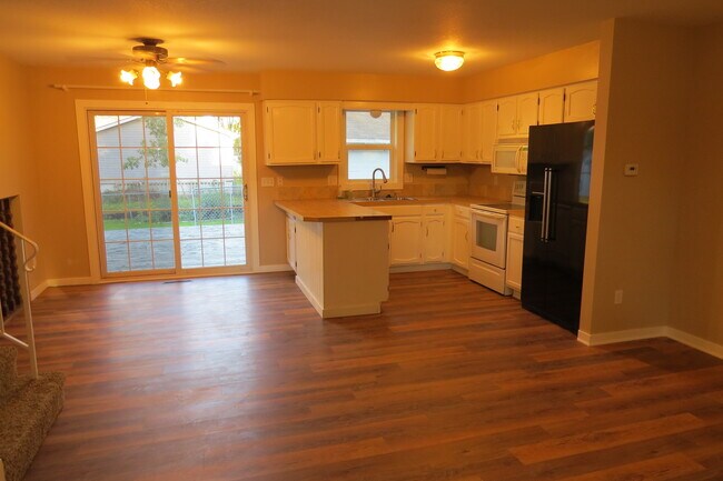 Kitchen and Living Room - 1309 Northwest Beechwood Street