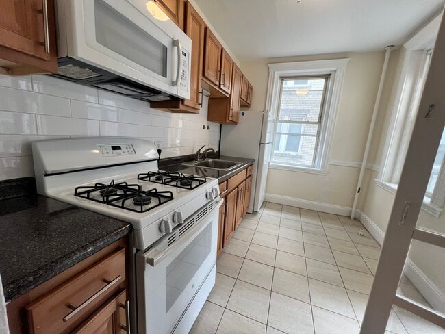 Building Photo - 128 Washington St