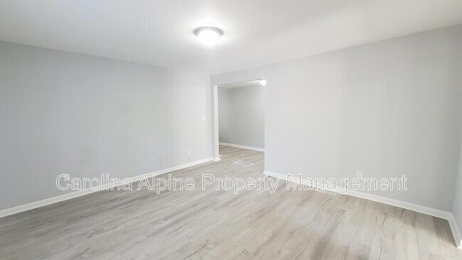 Foto del edificio - 215 Foy Ave