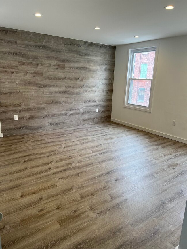 Building Photo - 349 9th St