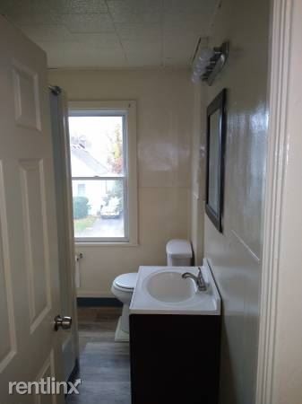 Building Photo - 3 br, 1 bath House - 8 Mitchell St