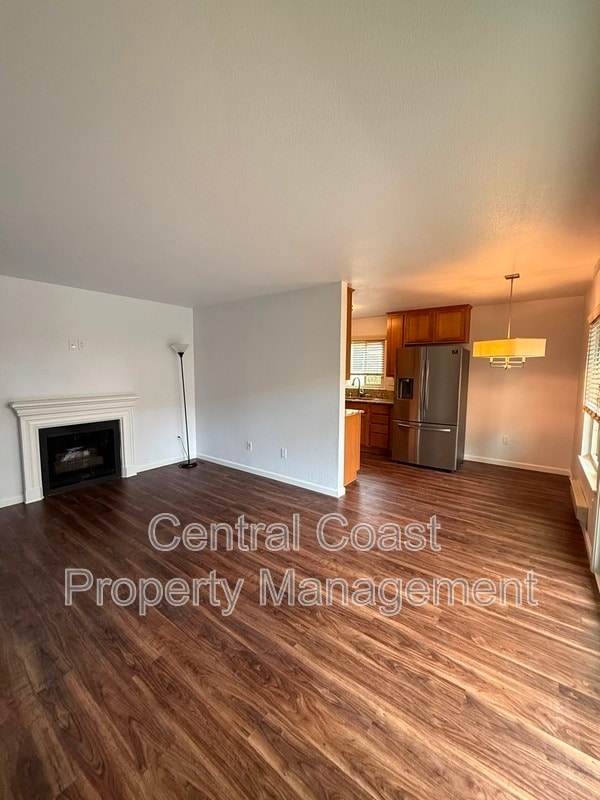 Building Photo - 300 Glenwood Cir