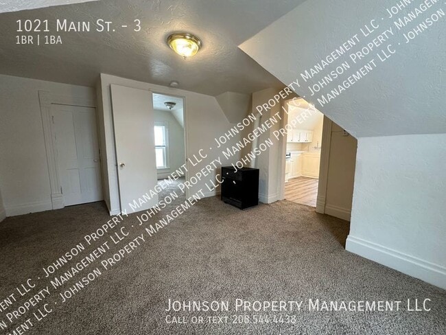 Building Photo - 1021 Main St