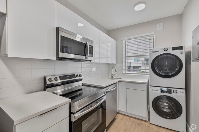 1BR, 1BA - 600SF - Kitchen - 1315 NE Miami Court
