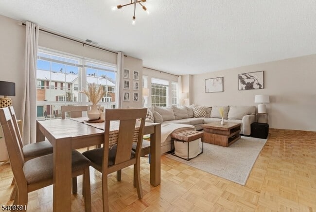 Foto del edificio - 774 Sassafras Ct