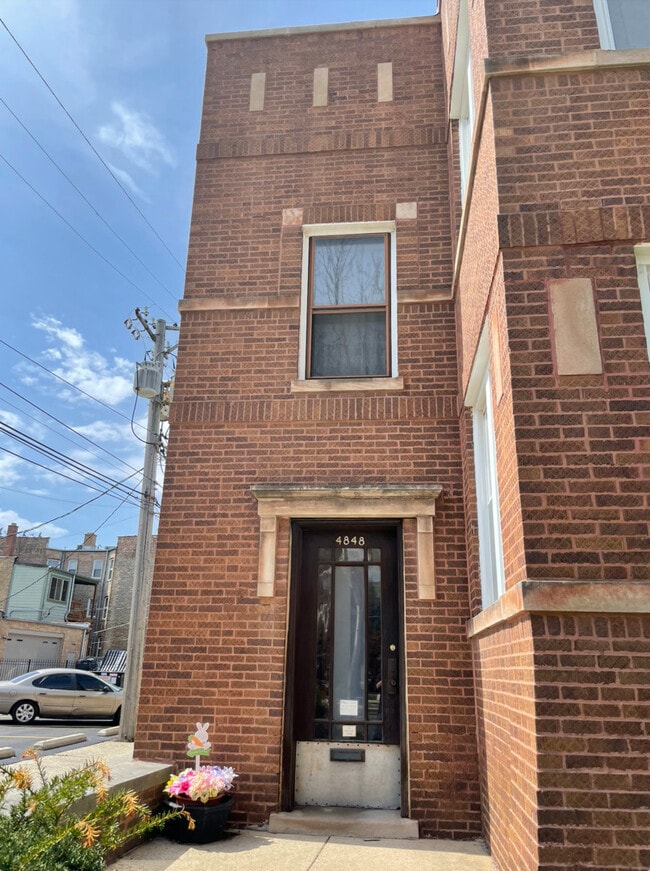 Building Photo - 4848 N Kilbourn Ave