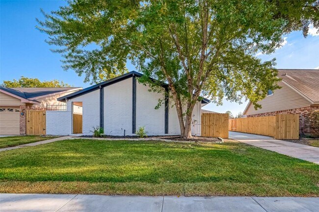 Foto del edificio - 7719 Dawnridge Dr