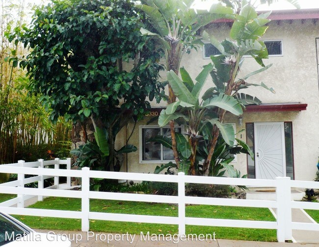 Foto del edificio - 8330 W Manchester Ave