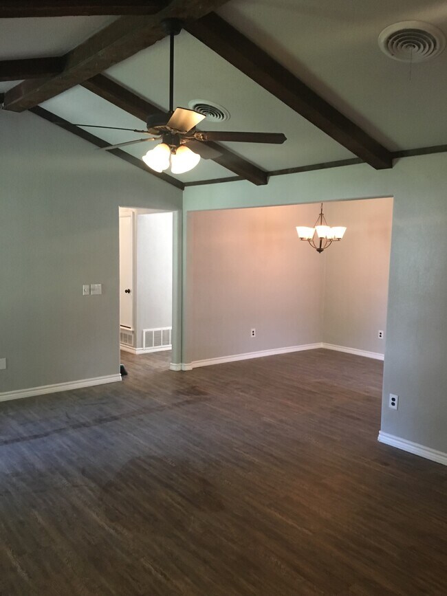 Foto del edificio - 3811 Bell St