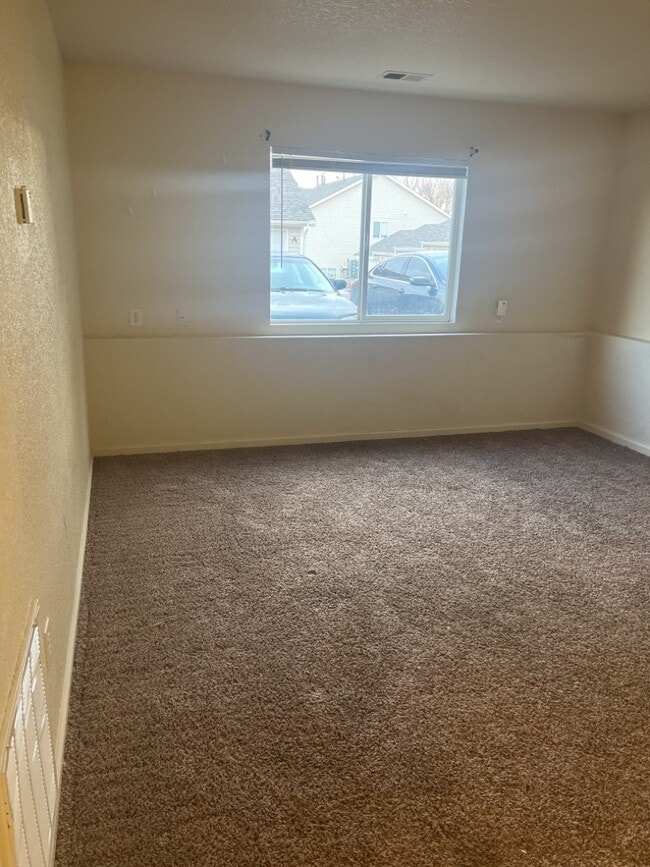 Building Photo - 208 Country West Rd