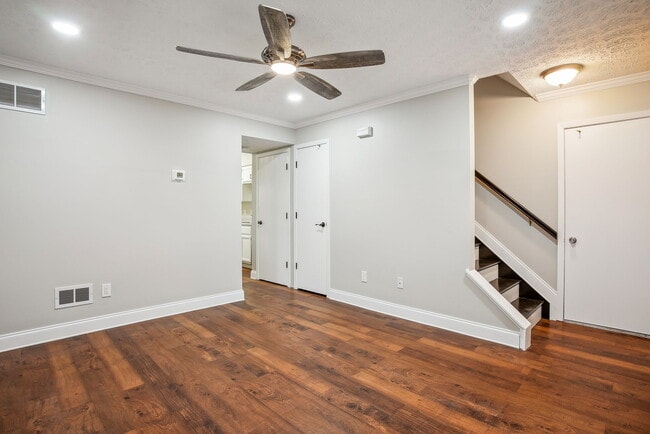 Building Photo - 700 Alta View Ct